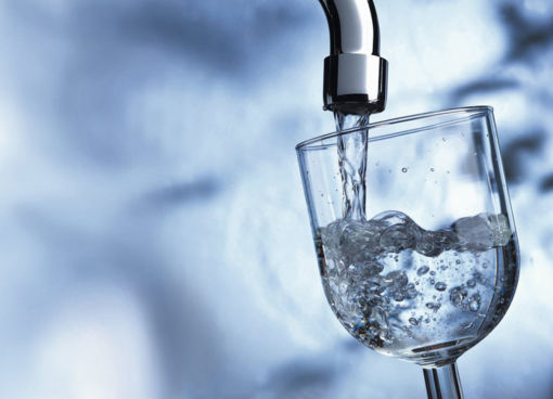 Sauberes Trinkwasser durch Spülung der Trinkwasserinstallation nach Hochwasser